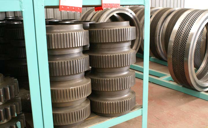 木屑顆粒機(jī)廠家壓輥圖.jpg 木屑顆粒機(jī)廠家壓輥圖.jpg