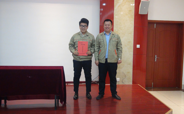 總經(jīng)理和營(yíng)銷部簽訂目標(biāo)責(zé)任書.jpg 總經(jīng)理和營(yíng)銷部簽訂目標(biāo)責(zé)任書.jpg