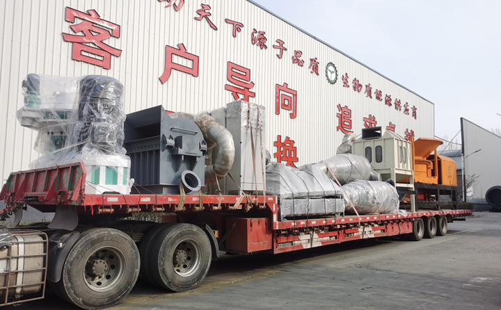 由于山東顆粒機(jī)質(zhì)量與價(jià)格并存，在市場(chǎng)的所占比例越來越大，越來越多的客戶選擇與山東顆粒機(jī)廠家合作，購買鋸末顆粒機(jī)、破碎機(jī)、粉碎機(jī)等設(shè)備。